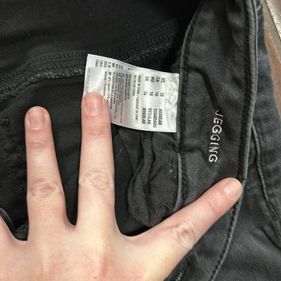 COPY - Black American Eagle Jegging - Picture 3 of 7